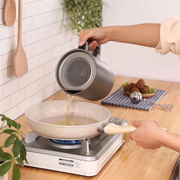 Stainless Steel Oil Filter Pot Grease Storage Container Kitchen Tools Strainer Dispenser Can